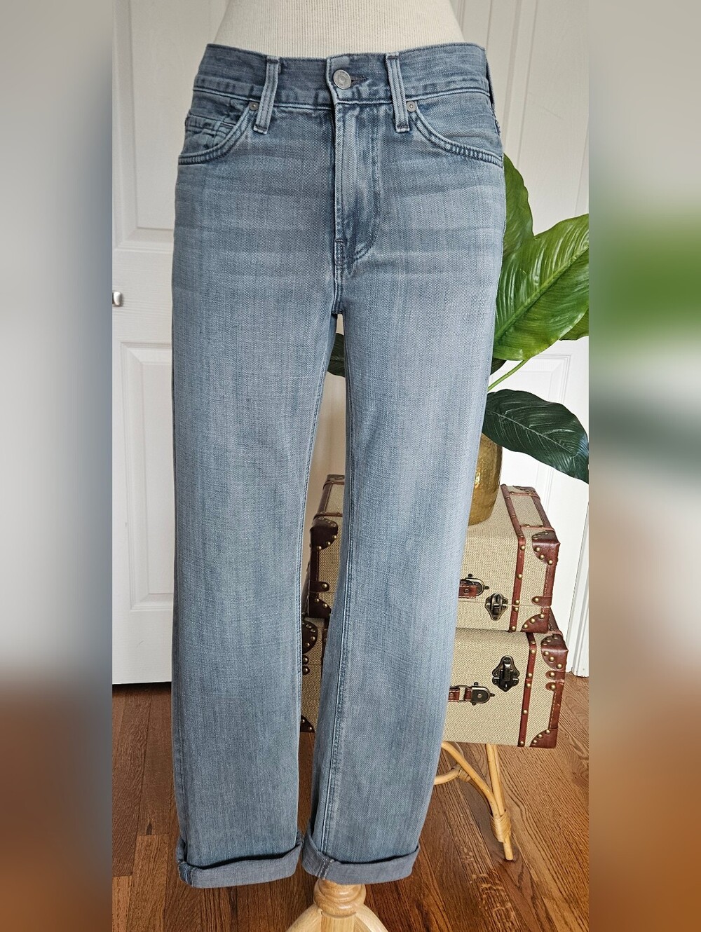 7 FOR ALL MANKIND  Slimmy 100% Cotton Mid-rise Straight Leg Size 28 Gray Jeans!